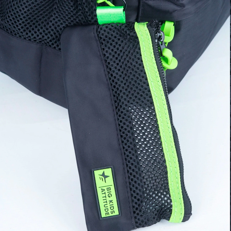 Mochila Escolar Footy 2026 18" Big Kids Street Negro con Verde Art.F26253